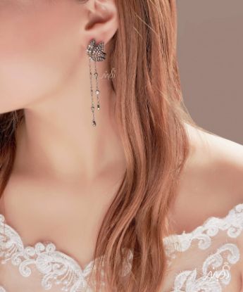 💍گوشواره جواهری لوکس ؛ طرح پروانه نگینهای نسکافه ای رنگ و سیترین و آویز بلند نگینی دارای طراحی ژورنالی بسیار خاص و فوق العاده زیبا ، با قفل اُمگا ،نقره عیار ۹۲۵ (E_5008)