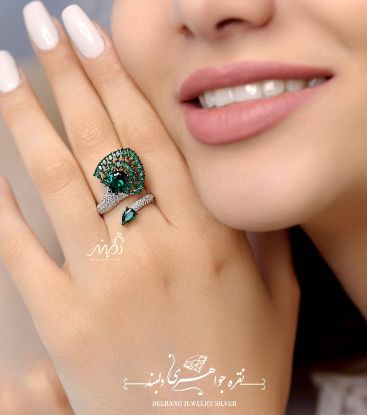 💍انگشتر طرح جواهر لوکس با نگین های زمردی ؛ با طراحی زیبا و خاص نقره عیار ۹۲۵ با روکش طلا سفید‌‌‌‌‌‌‌(R_1049)