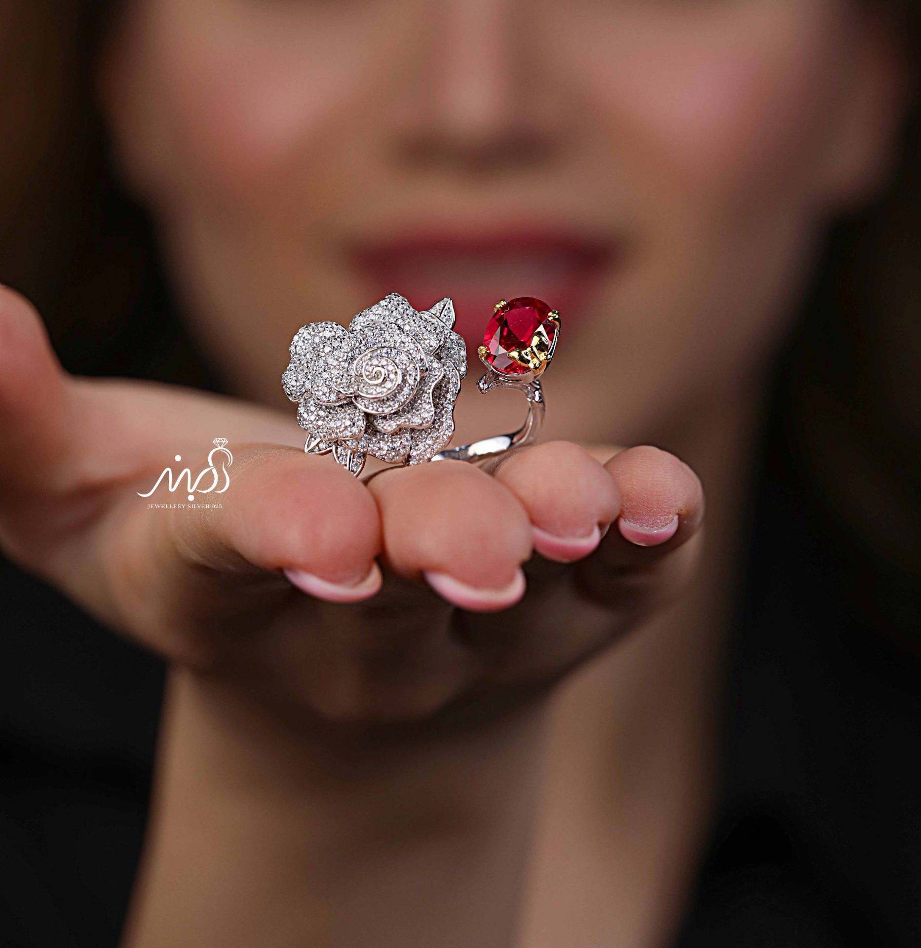 💍انگشتر جواهري لاکچری  گل و نگین یاقوتی با پروانه طلایی خاص و زیبا؛ نقره عیار ۹۲۵(R_1238)	