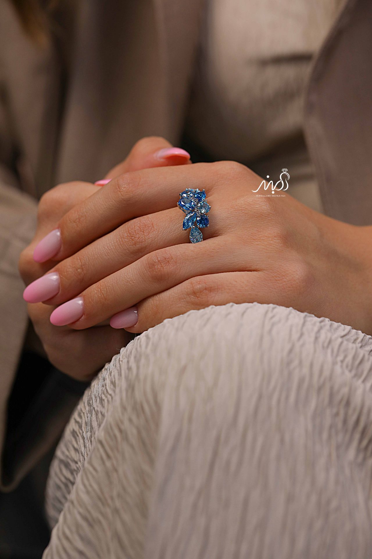 💍انگشتر جواهري با نگین توپاز آبی خاص و زیبا؛ نقره عیار ۹۲۵(R_1243)	