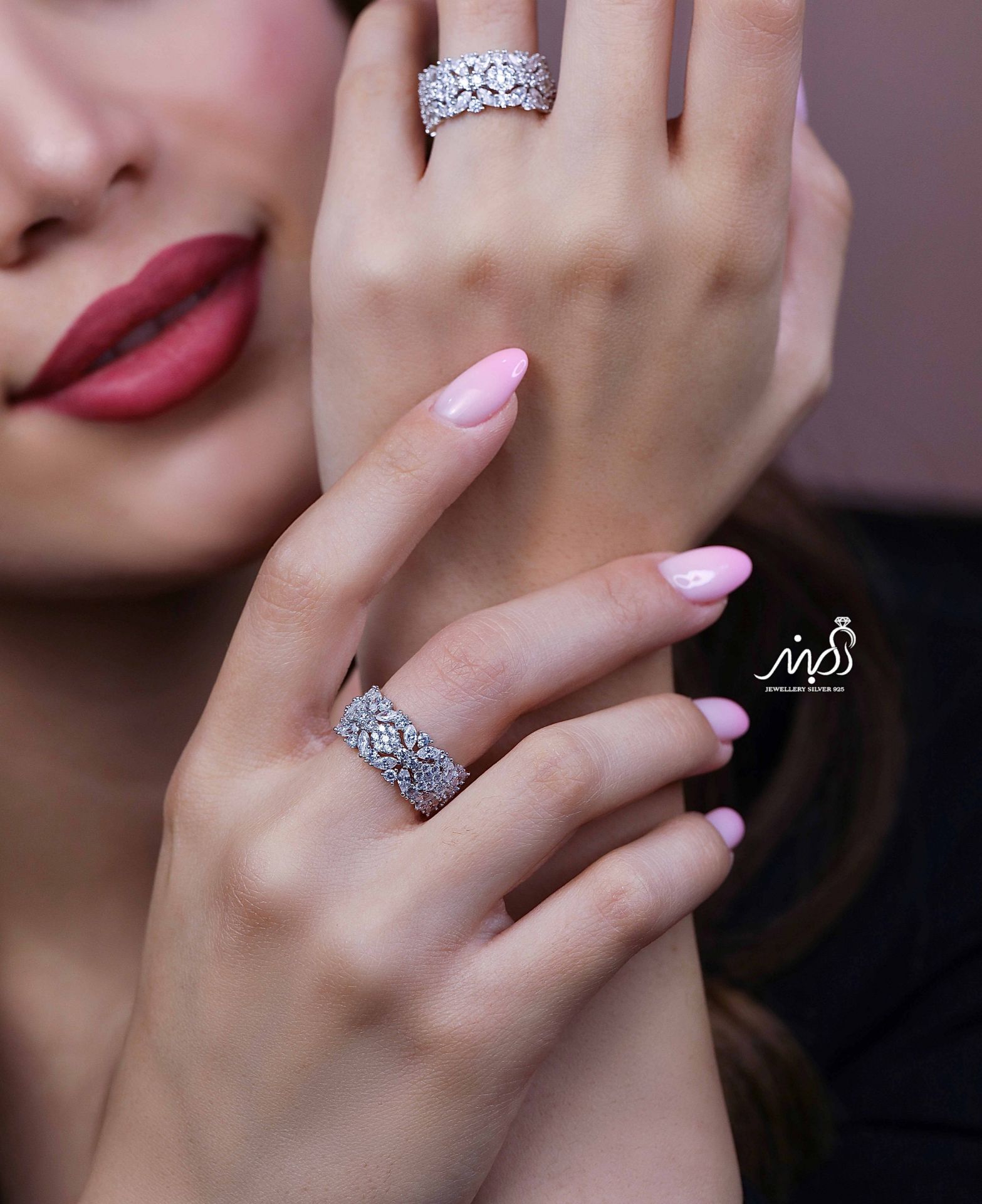 💍حلقه جواهری دورنگین آمریکایی ، طرح ترکیبی فلاور و نگین های Marquise ؛ با طراحی خاص و زیبا نقره عیار ۹۲۵ با روکش طلا سفید‌‌‌‌‌‌‌ ‌‌	