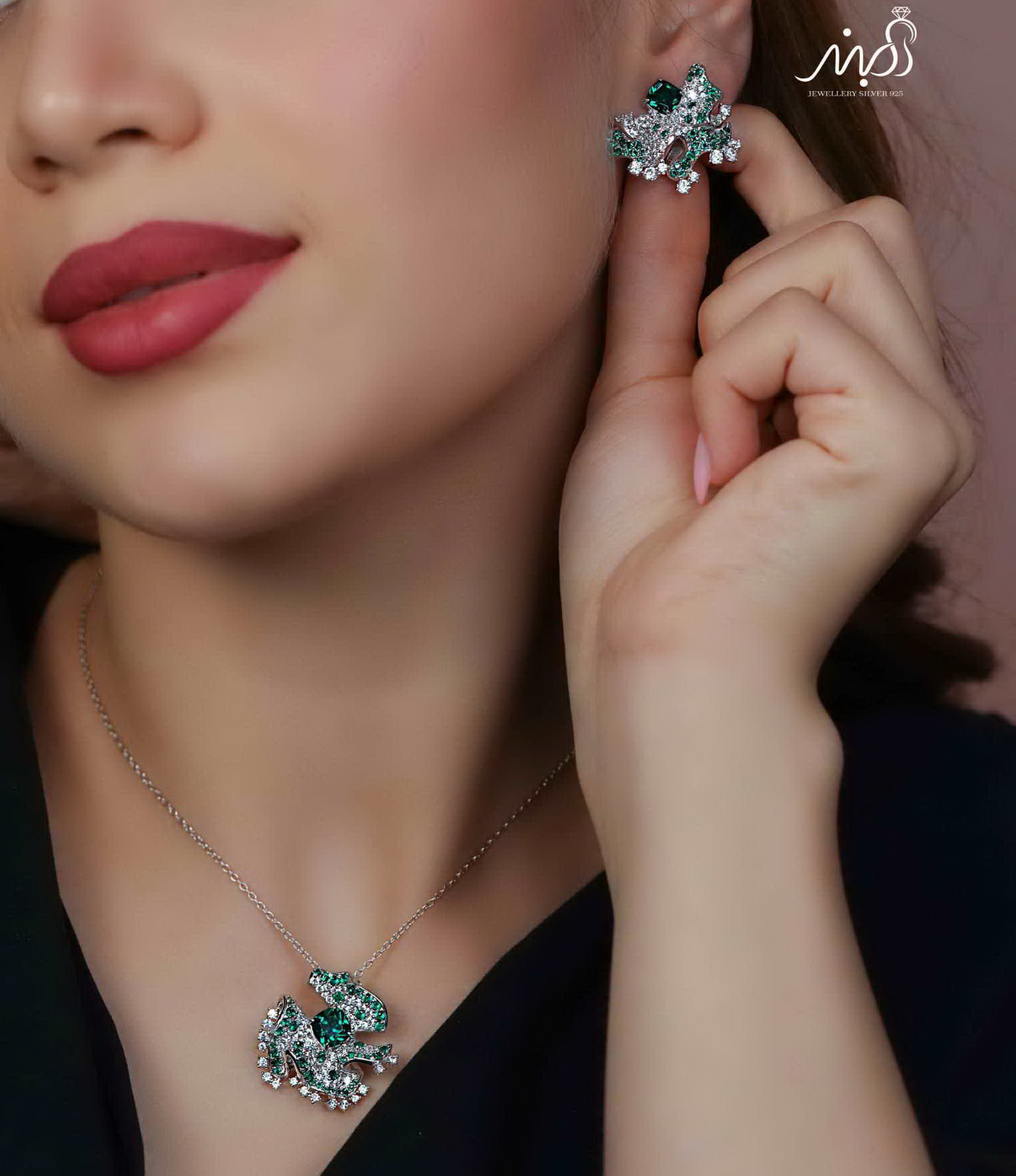💍نیم ست جواهری بانگين های زمردی (گردنبند و گوشواره ) خاص و زیبا ، نقره عیار ۹۲۵( N_4393)