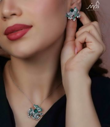 💍نیم ست جواهری بانگين های زمردی (گردنبند و گوشواره ) خاص و زیبا ، نقره عیار ۹۲۵( N_4393)