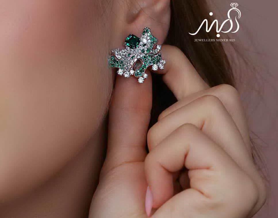💍نیم ست جواهری بانگين های زمردی (گردنبند و گوشواره ) خاص و زیبا ، نقره عیار ۹۲۵( N_4393)