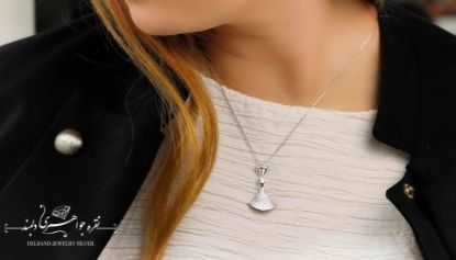 💍گردنبند جواهری بسیار خاص و زیبا بولگاری Bvlgari با آویزهای متحرک پشت گردن ،ترند جواهرات نقره عیار ۹۲۵ با روکش طلا سفید‌‌