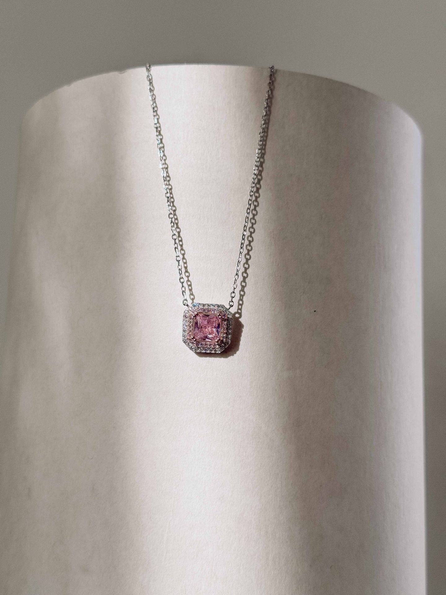 💍گردنبند جواهری مربعی با نگين صورتی خاص و زیبا ، نقره عیار ۹۲۵ (G_3293)‌‌‌‌‌‌	