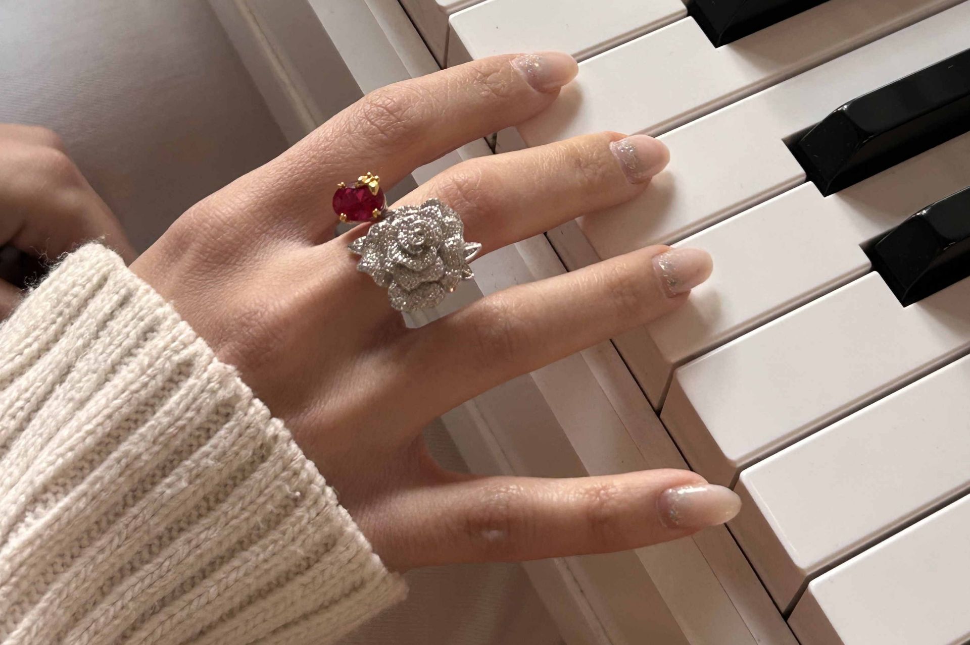 💍انگشتر جواهري لاکچری گل و نگین یاقوتی خاص و زیبا؛ نقره عیار 925(R_1238)	