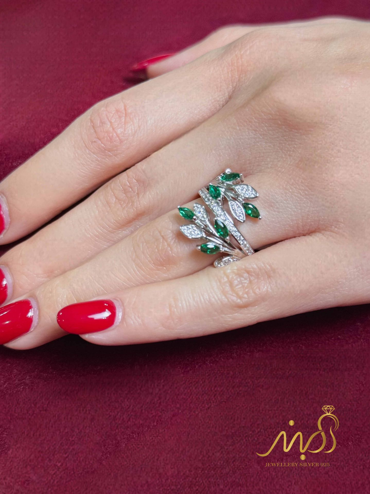 💍انگشتر جواهري برگ با نگین های سفیذ و زمردی ؛ نقره عیار 925(R_1297)
